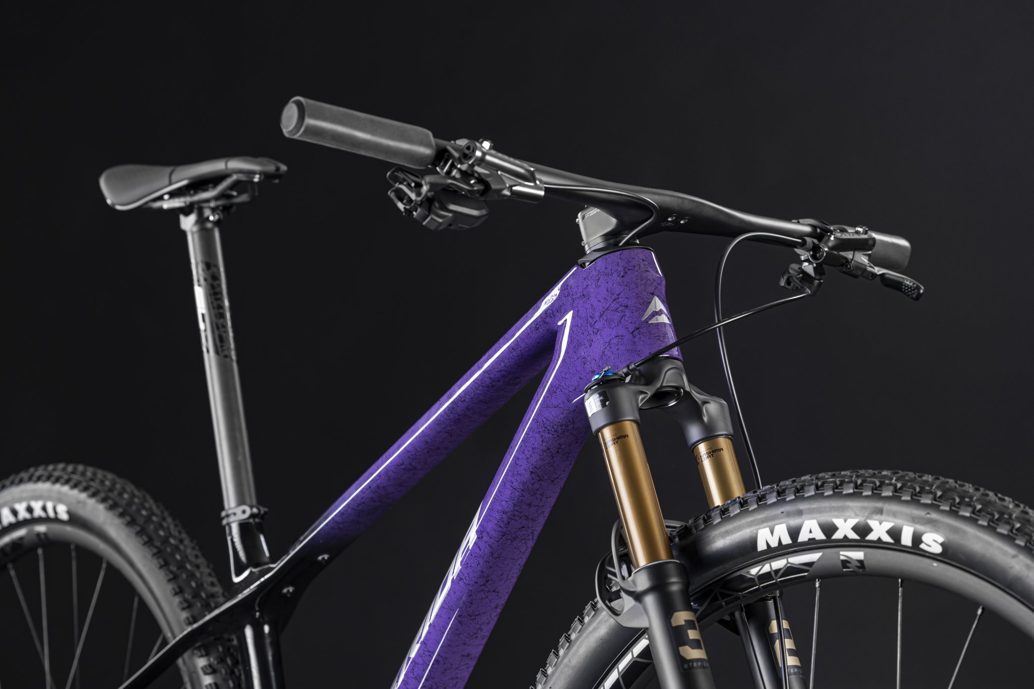 Detail afbeelding voorzijde, carbon stuur combinatie