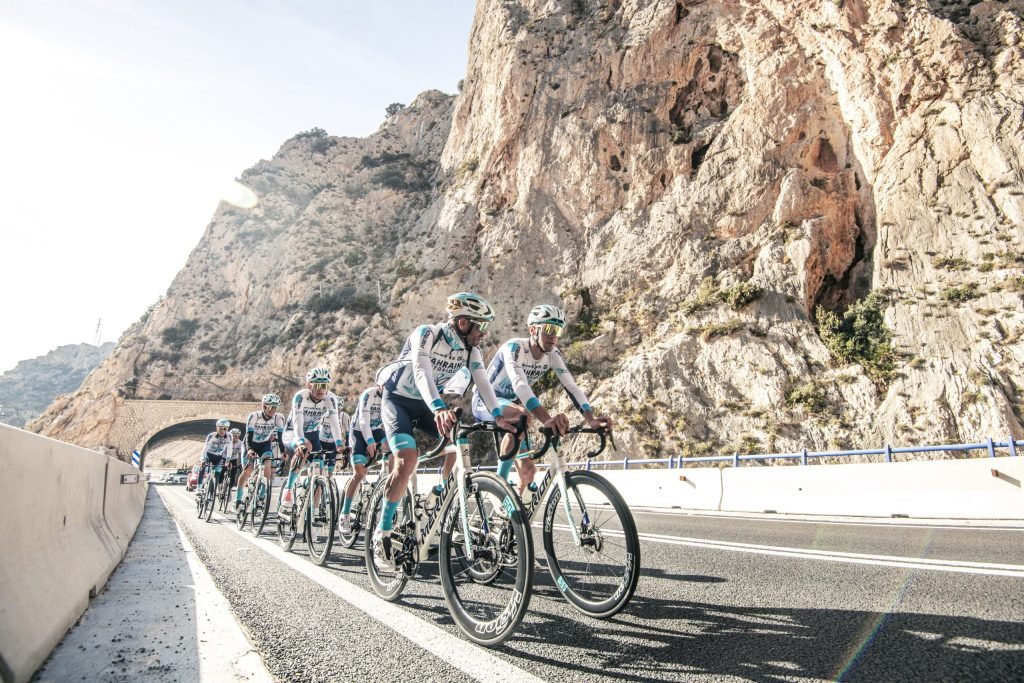 Wout Poels wint sole de vijftiende etappe van de Tour de France 2023